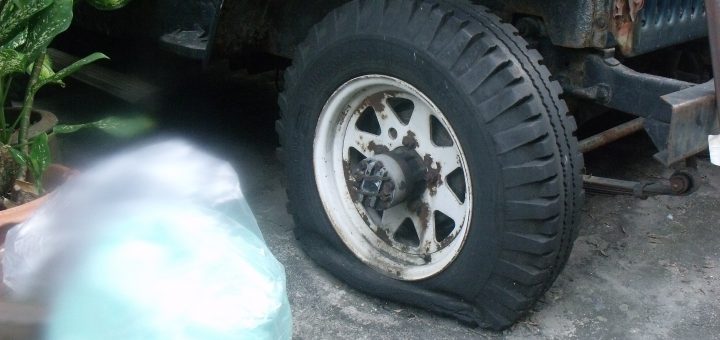 Vieux pneu en caoutchou
